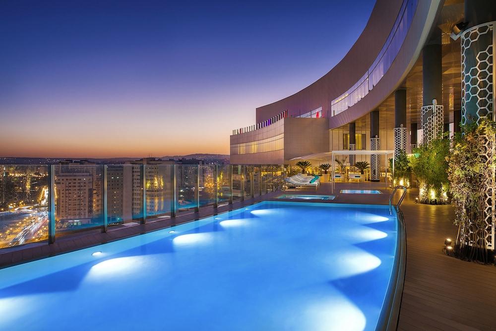 Hilton Tanger City Center Dış mekan fotoğraf The pool at the 360° Sky Lounge