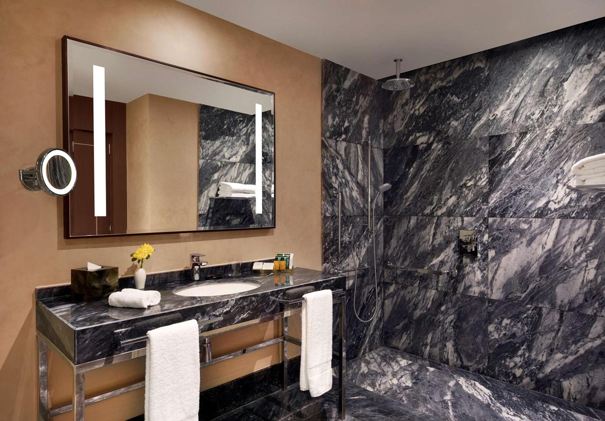Hilton Tanger City Center Dış mekan fotoğraf Bathroom